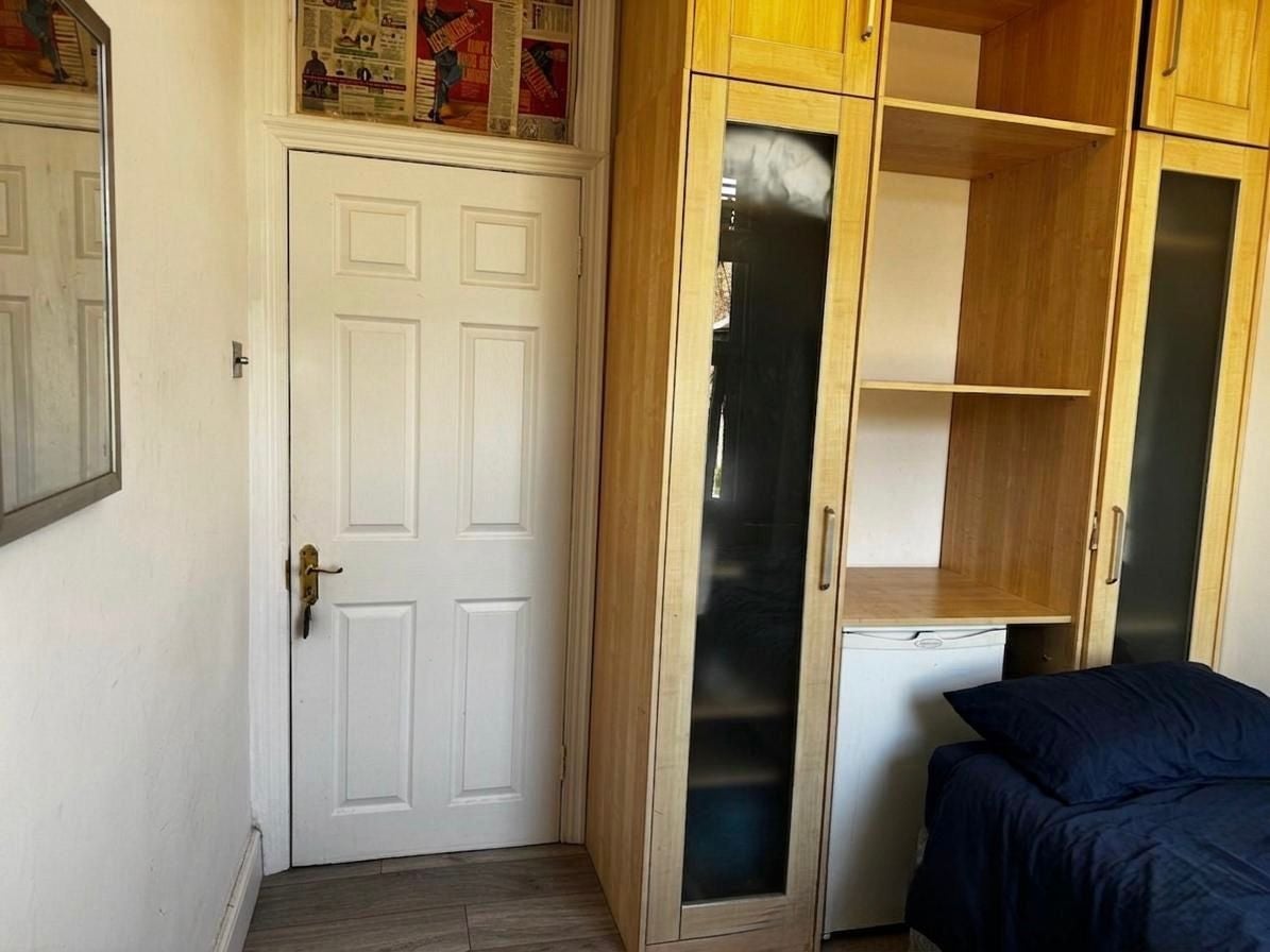 Room Sunny Gardens Road in Greater London