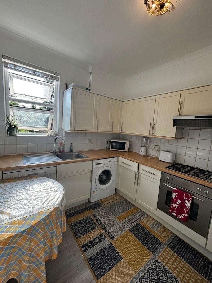 Room Sunny Gardens Road in Greater London