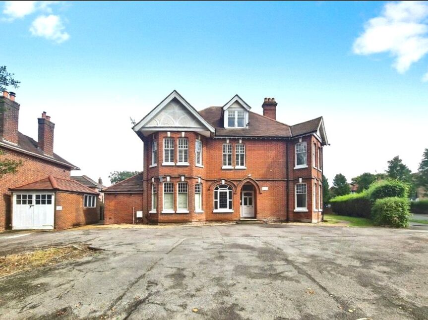 Flat Redlands Drive in Southampton