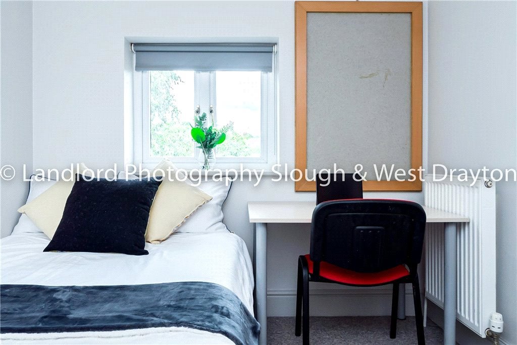 Flat Broomfield in Guildford