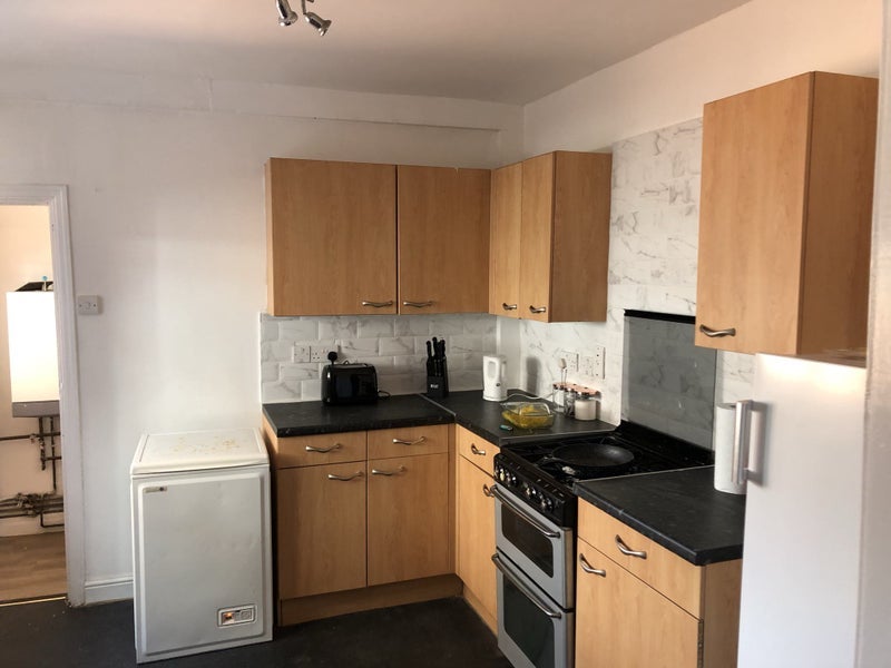 Room Cranford Avenue in Trafford