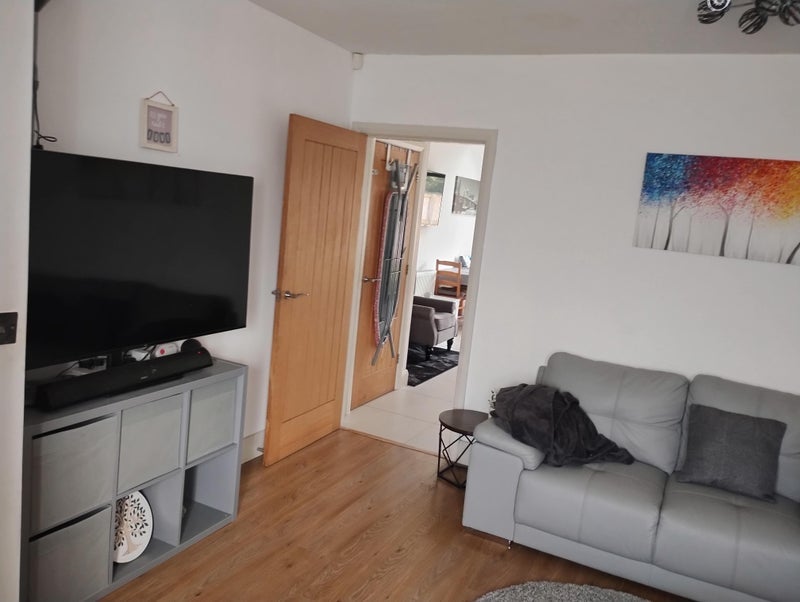 Room Ferndown Road in Manchester