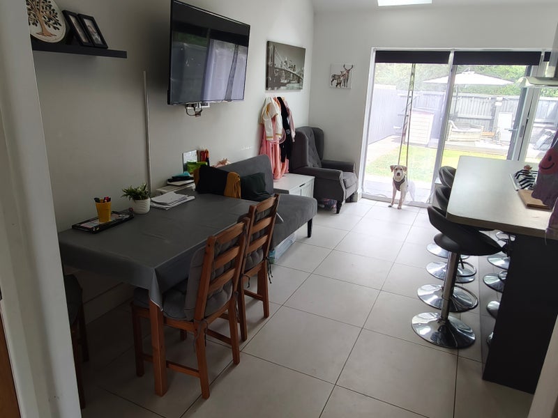 Room Ferndown Road in Manchester