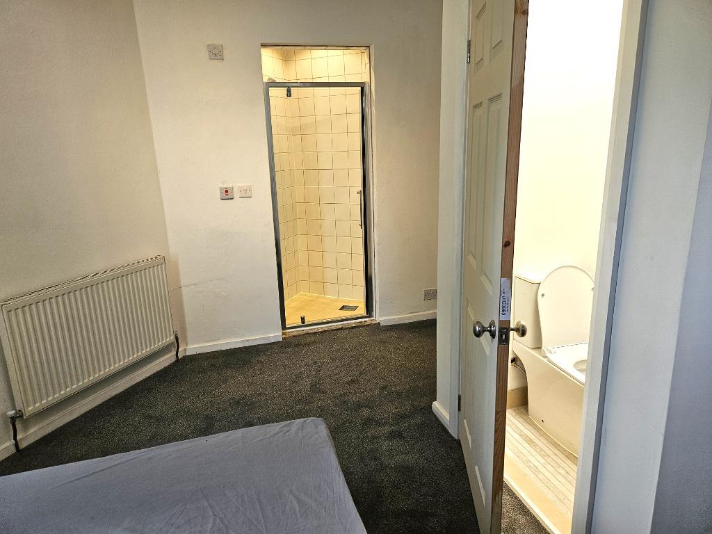 Room Henchman Street in Greater London