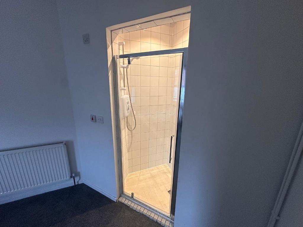 Room Henchman Street in Greater London