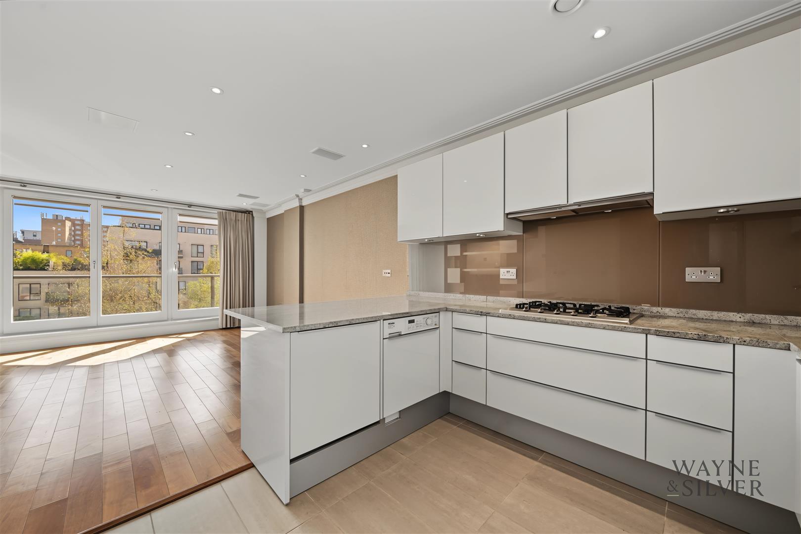 Flat Finchley Road in Greater London