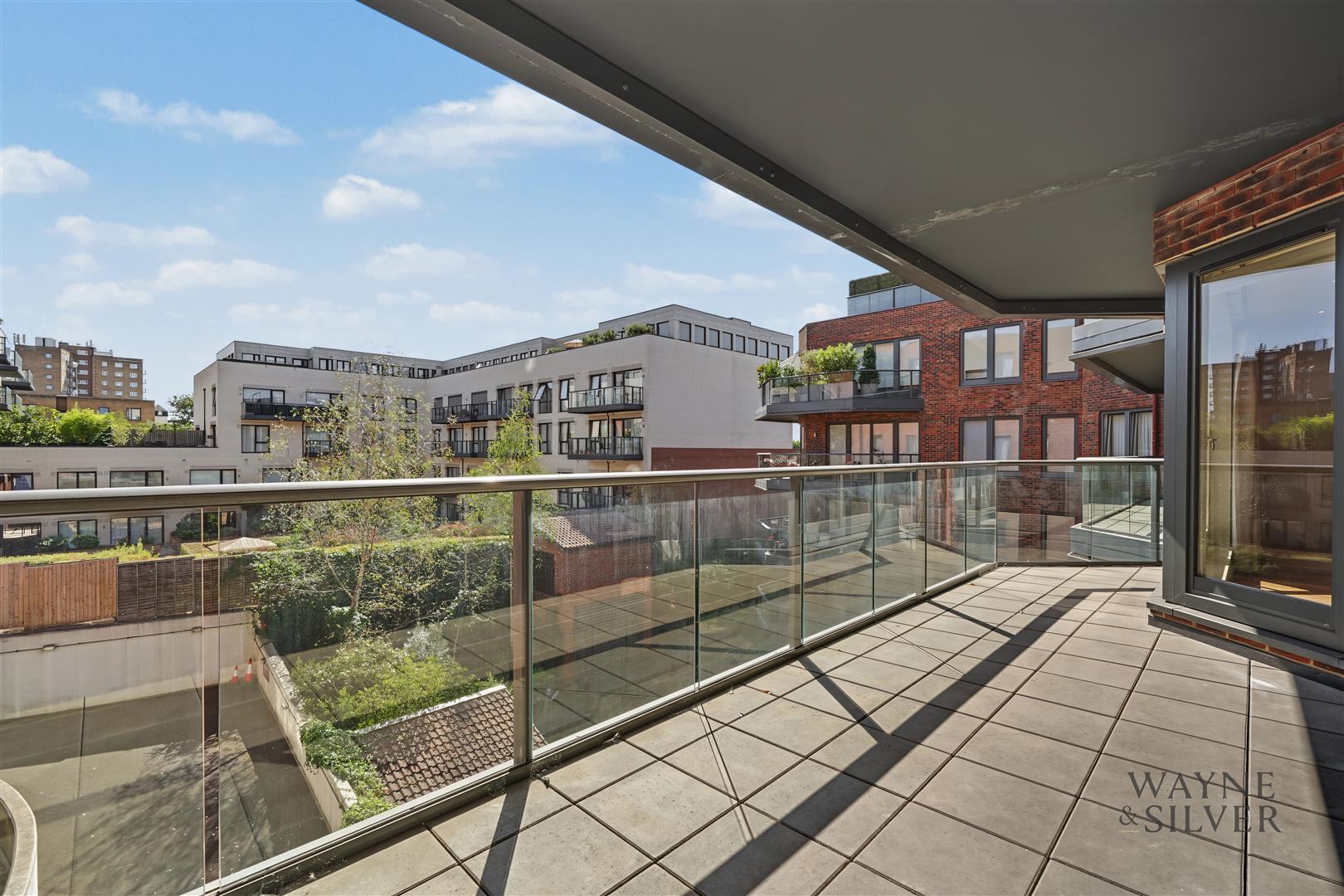 Flat Finchley Road in Greater London