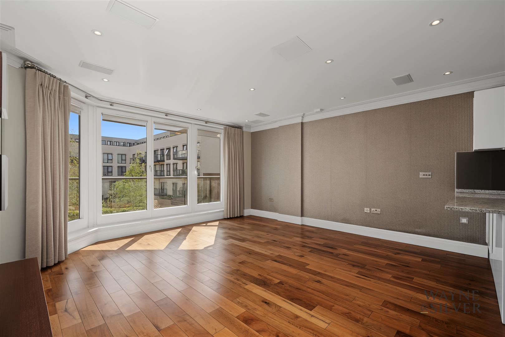 Flat Finchley Road in Greater London