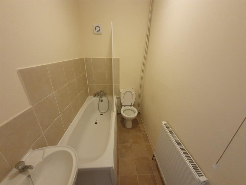 Flat Dogsthorpe Road in Peterborough