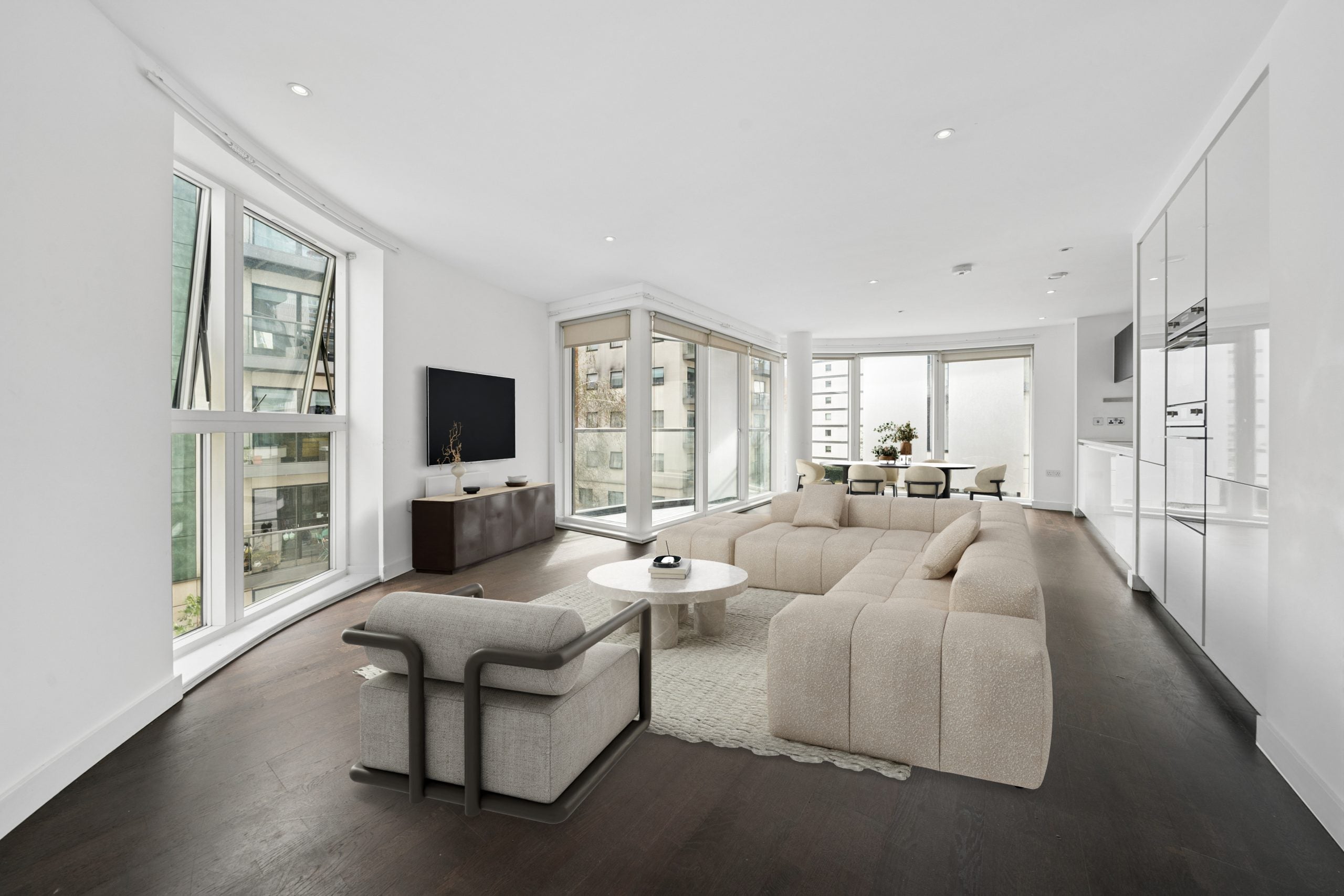 Flat Pump House Crescent in Greater London
