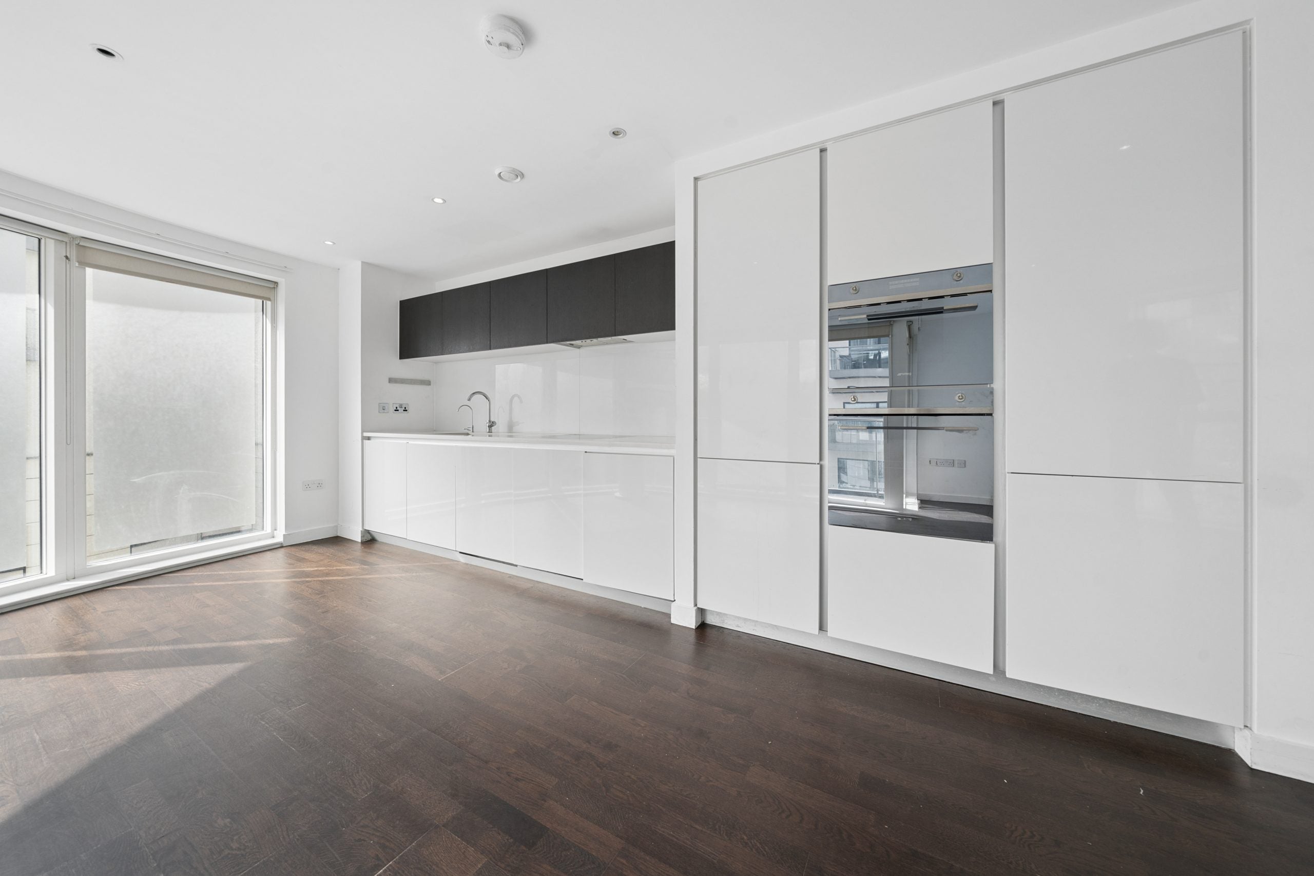 Flat Pump House Crescent in Greater London