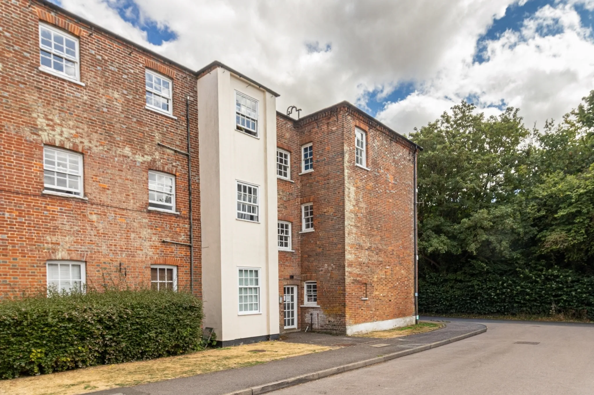 Flat Headley Close in Winchester