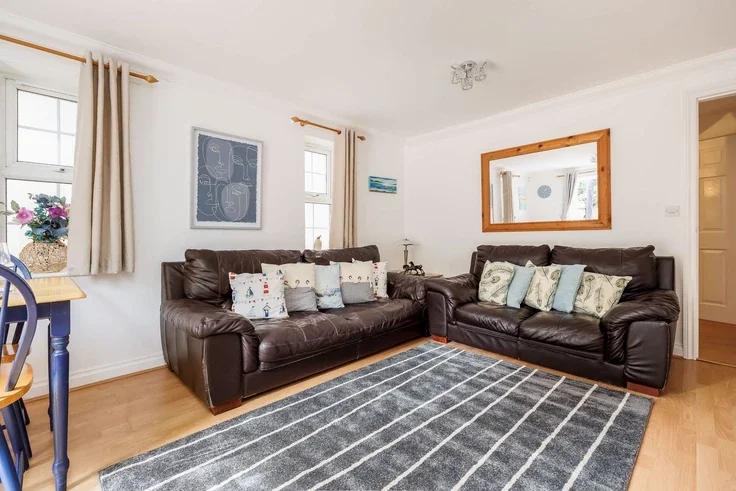 Flat Alumdale Road in Bournemouth