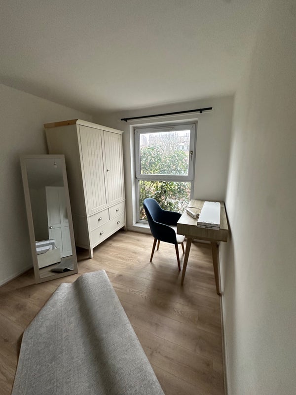 Room Theseus Walk in Greater London