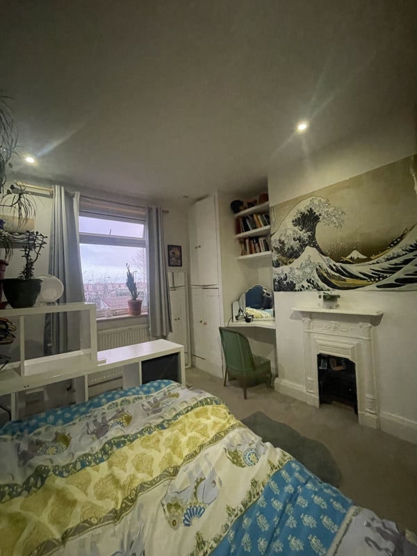Room Wathen Road in Bristol