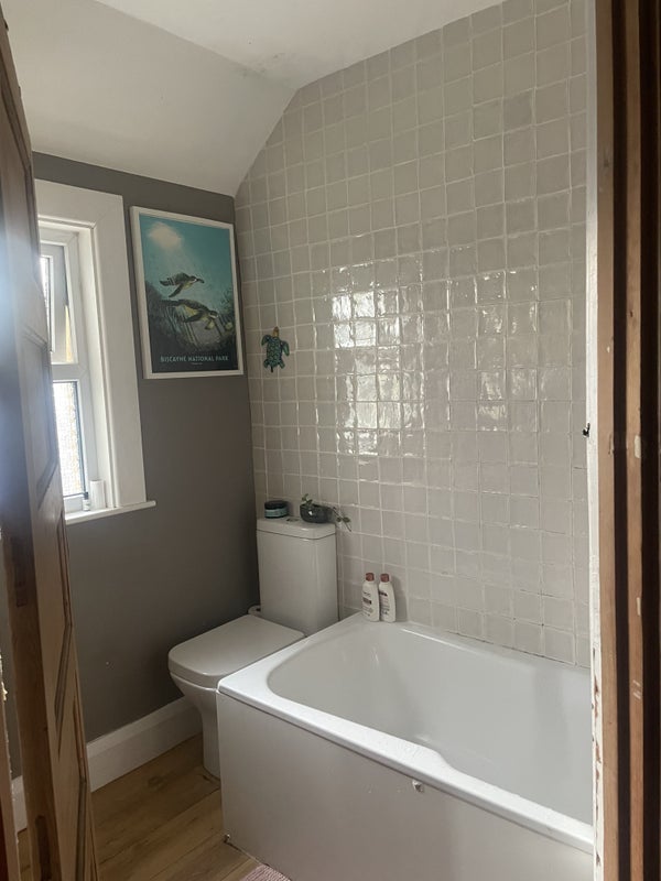 Room Wathen Road in Bristol