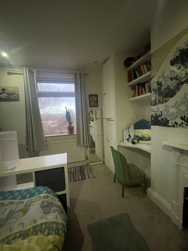 Room Wathen Road in Bristol