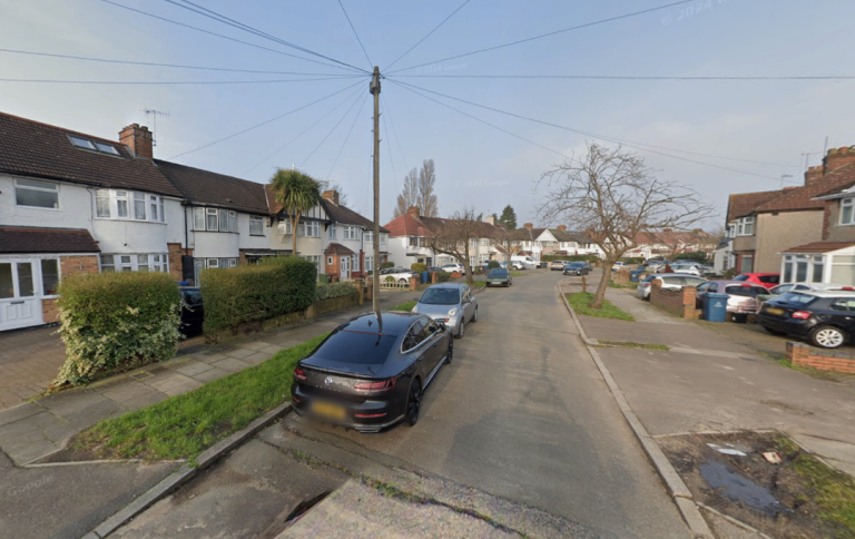 Flat Abercorn Crescent in Greater London