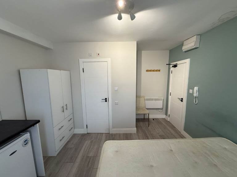 Flat Abercorn Crescent in Greater London