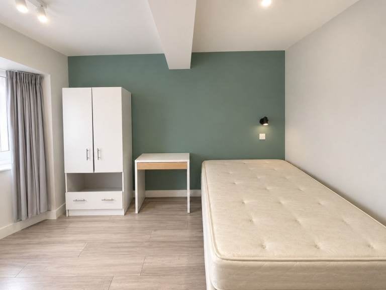 Flat Abercorn Crescent in Greater London