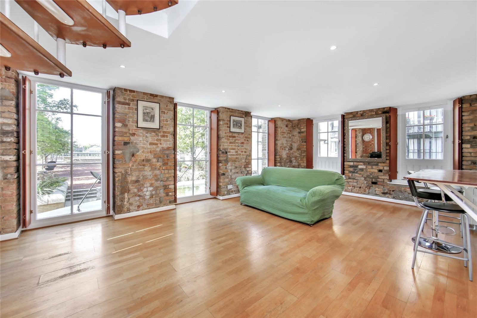 Flat Burrells Wharf Square in Greater London