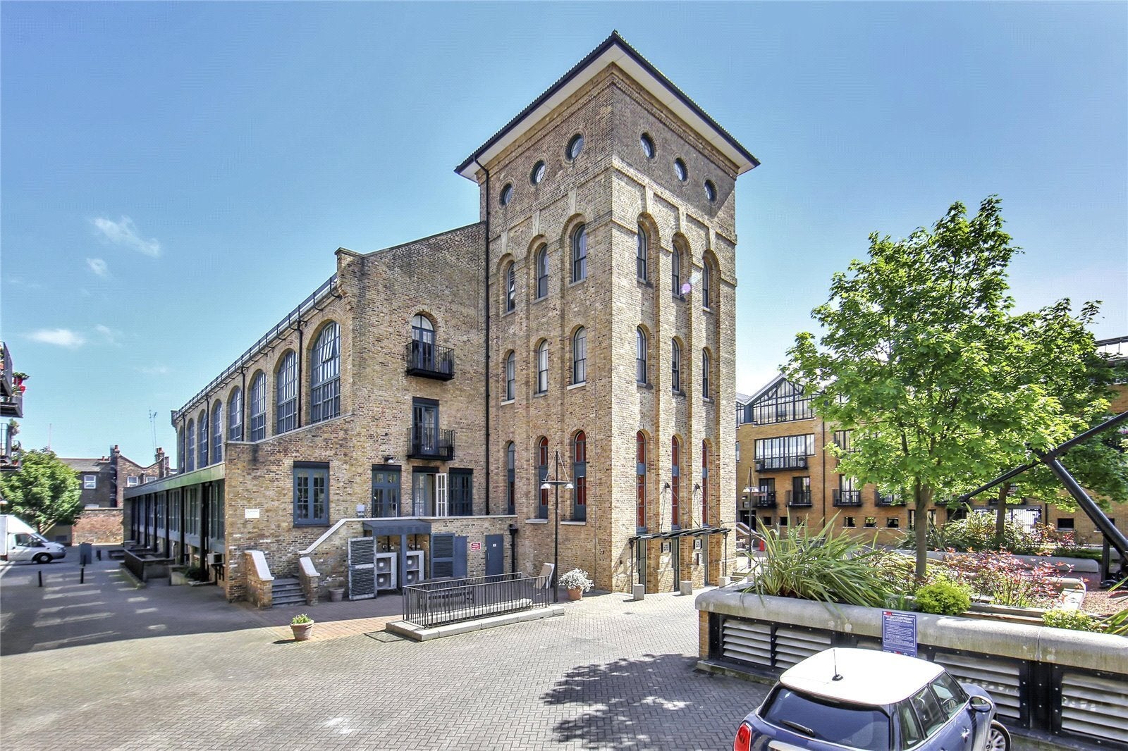 Flat Burrells Wharf Square in Greater London