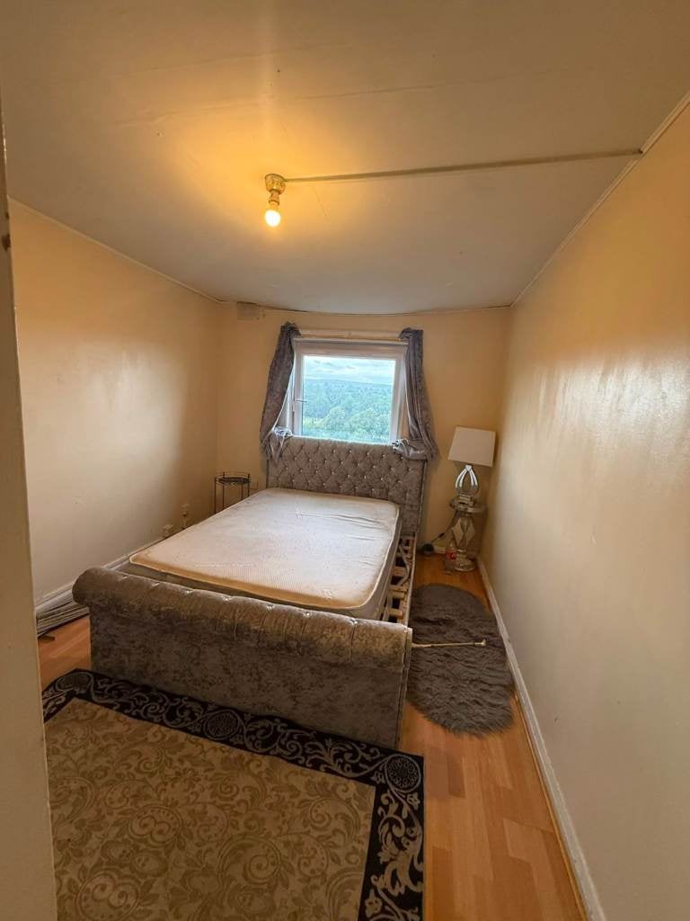 Flat Blackshaw Lane in Bolton