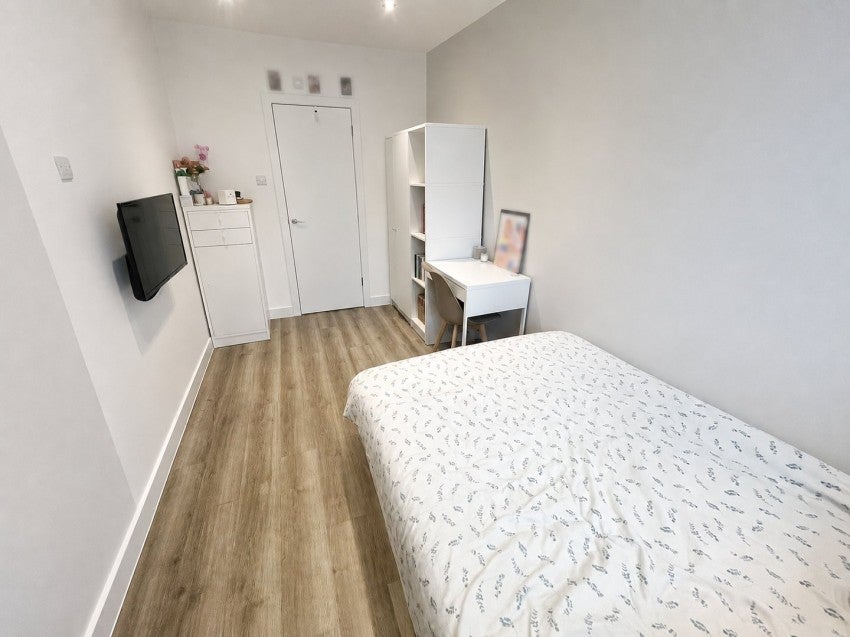 Room Garden Close in Borough of Spelthorne