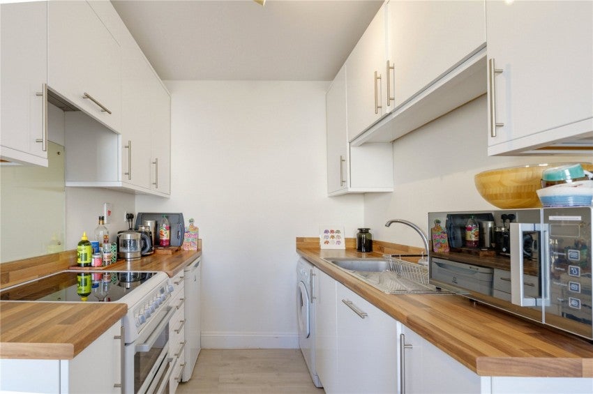 Flat Clanricarde Gardens in Greater London