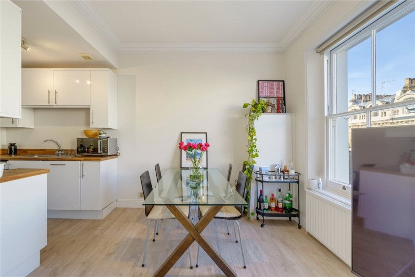 Flat Clanricarde Gardens in Greater London