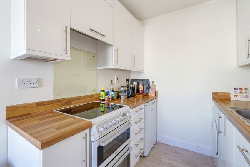 Flat Clanricarde Gardens in Greater London