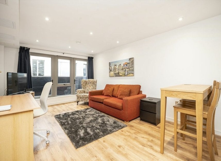 Flat Steward Street in Greater London