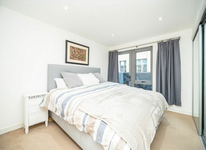Flat Steward Street in Greater London