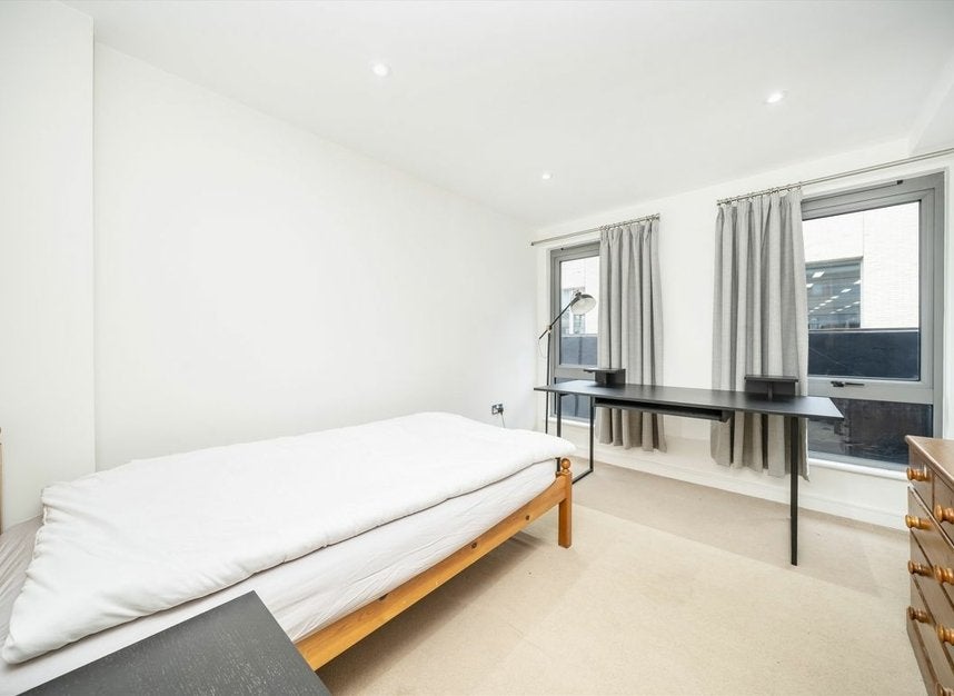Flat Steward Street in Greater London