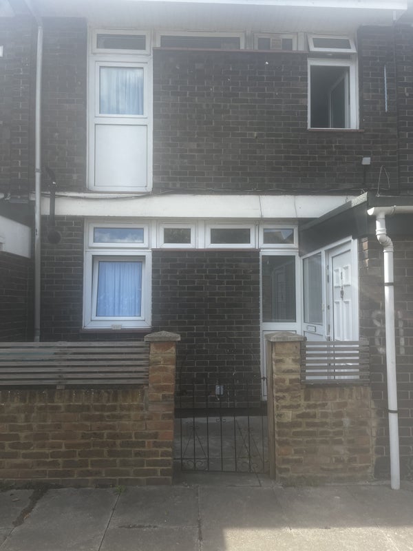 Room Copeland Road in Greater London