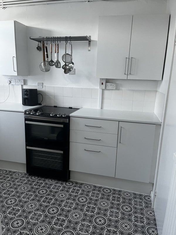 Room Copeland Road in Greater London