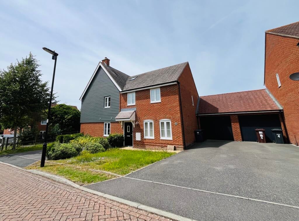 House Blackthorn Road in Test Valley