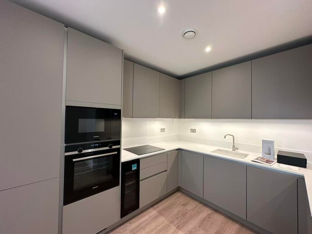 Flat Wiltshire Gardens in Greater London