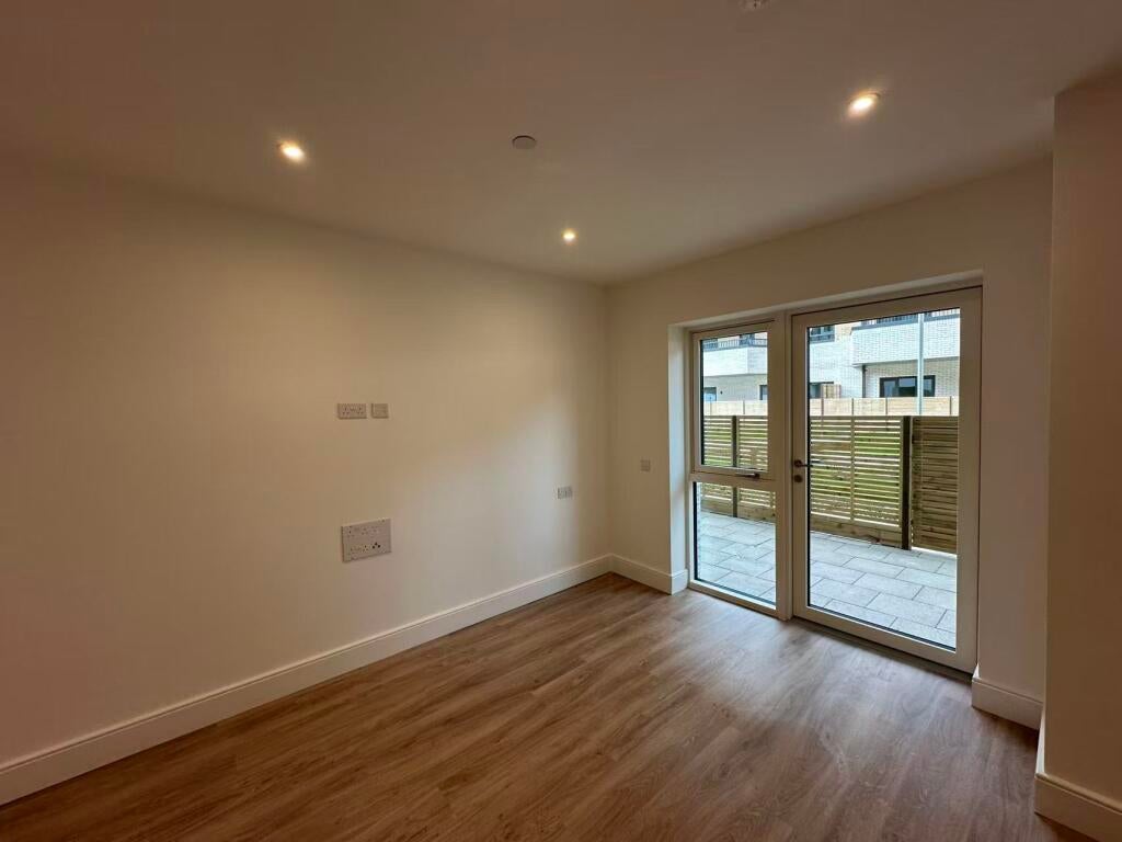 Flat Wiltshire Gardens in Greater London