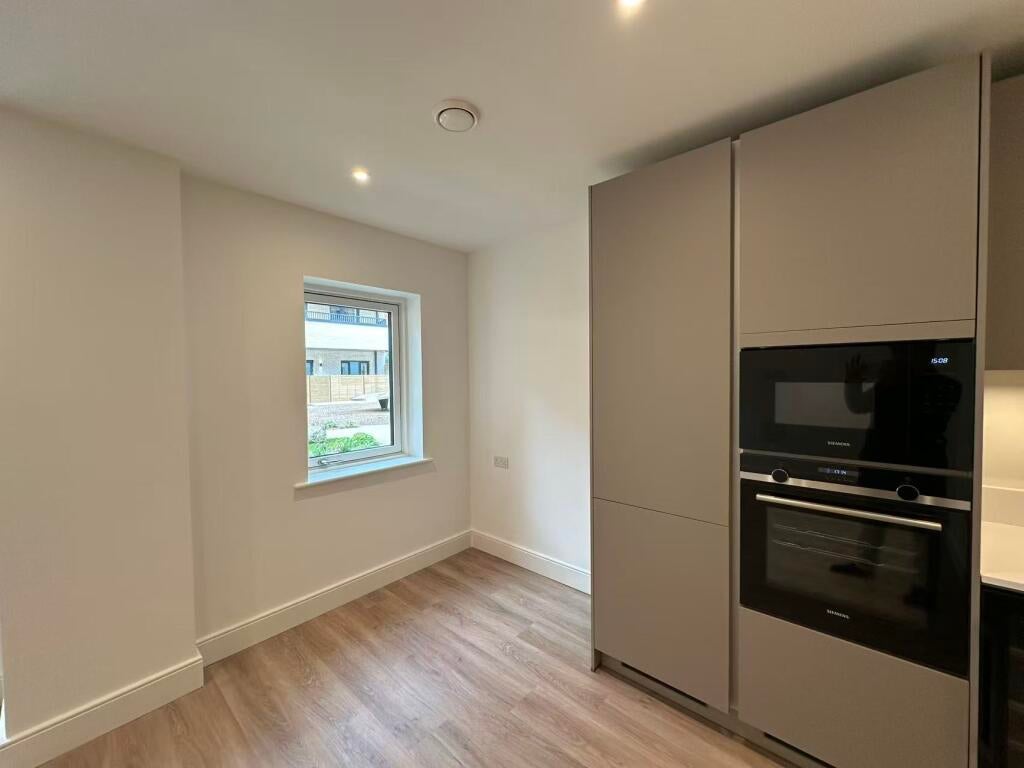 Flat Wiltshire Gardens in Greater London