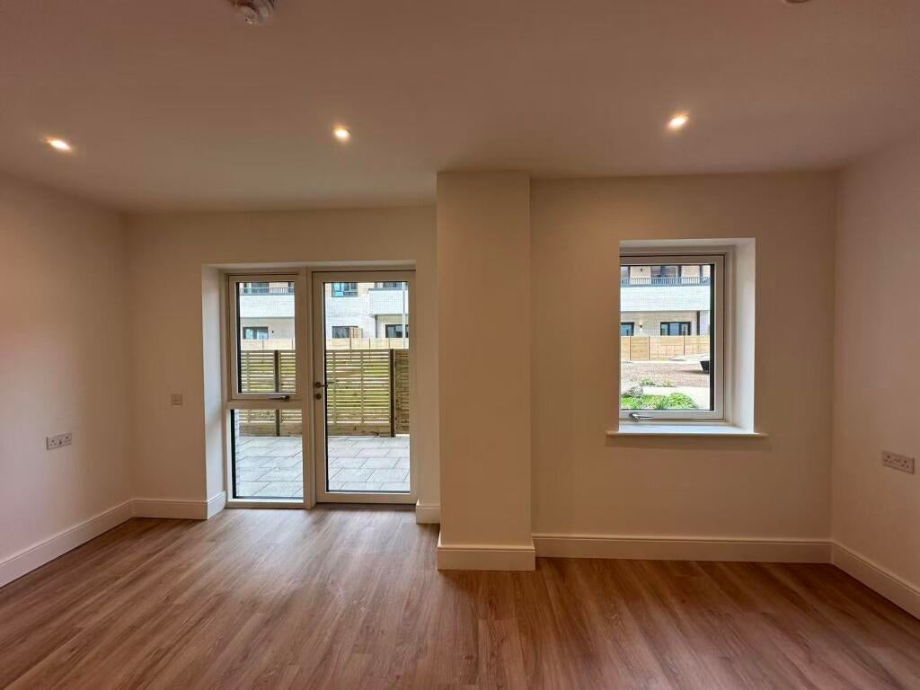 Flat Wiltshire Gardens in Greater London