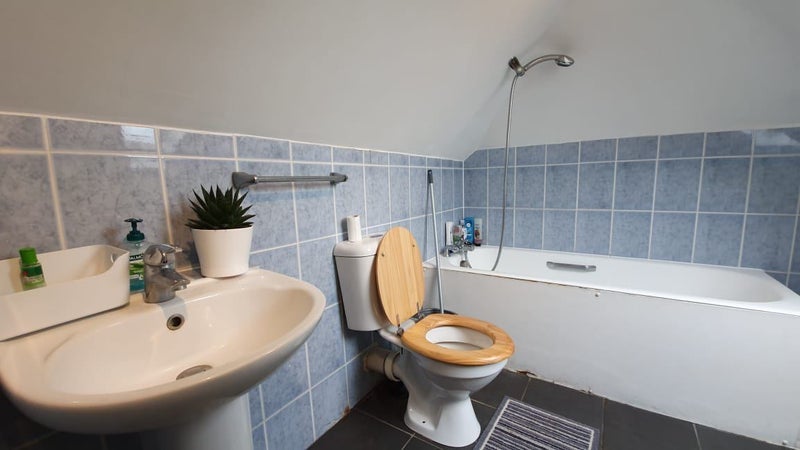 Room Lucy Crescent in Greater London