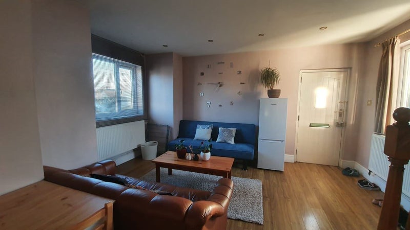 Room Lucy Crescent in Greater London