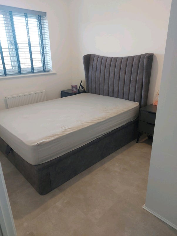 Room Tulip Avenue in Newcastle upon Tyne