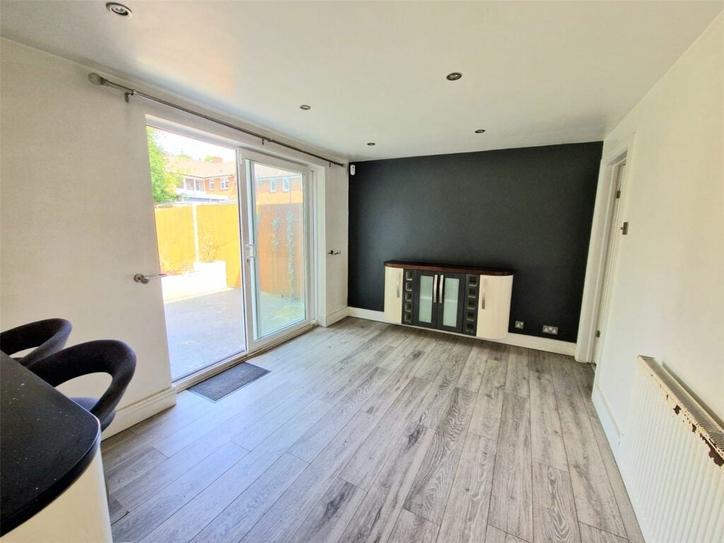 Flat Calfridus Way in Bracknell