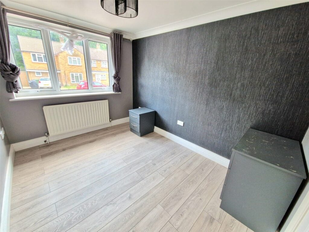 Flat Calfridus Way in Bracknell