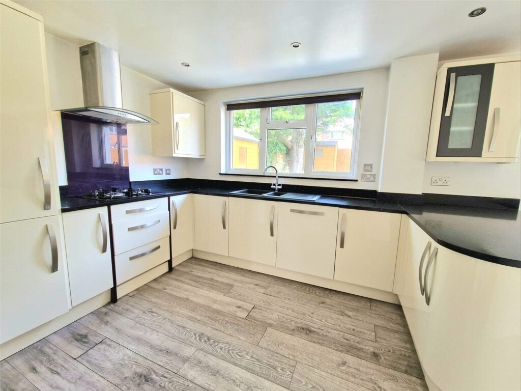 Flat Calfridus Way in Bracknell