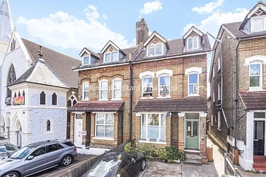 Flat Lee High Road in Greater London