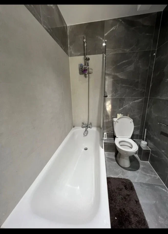 Room High Street in Greater London