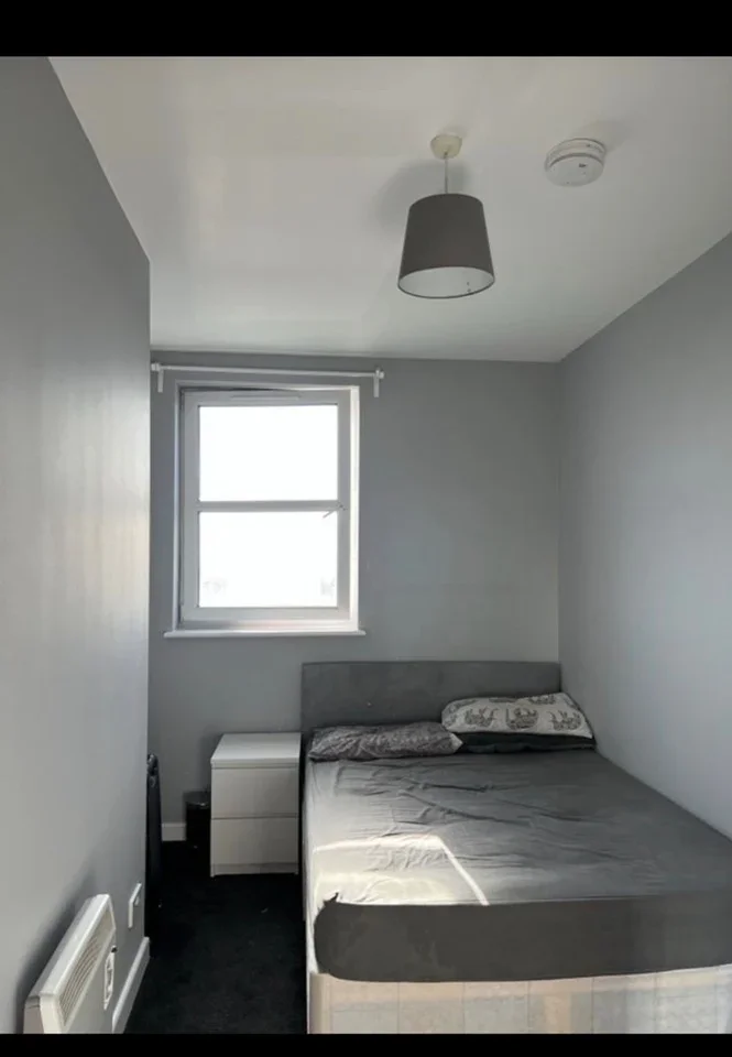Room High Street in Greater London
